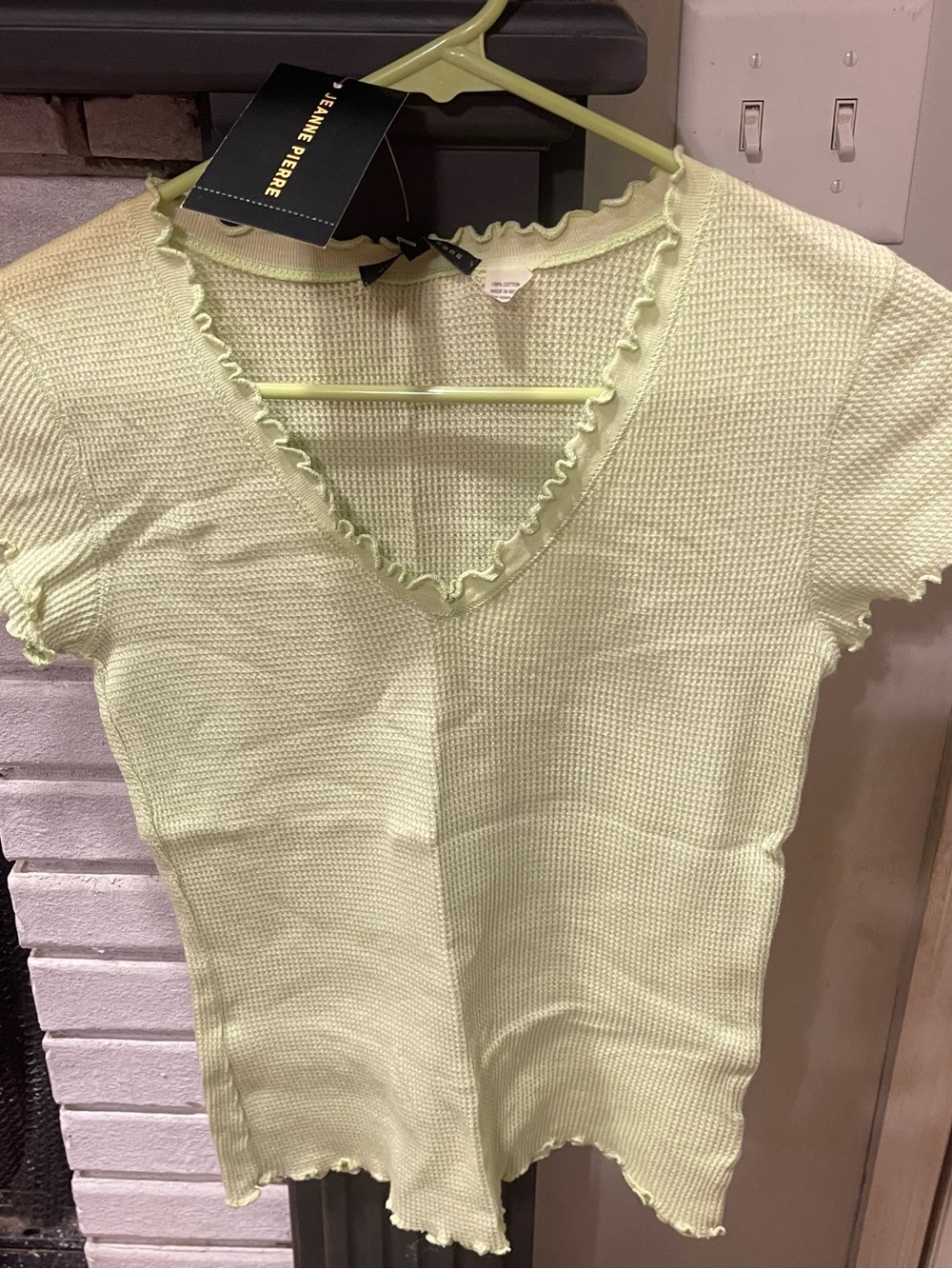 JEANNE PIERRE Pale Green Ruffle-Trim V-Neck Knit Tee Small